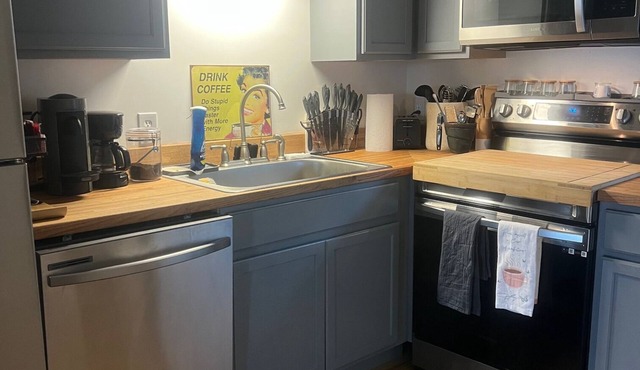 Cozy 2-bedroom condo with WiFi, AC in enchanting Colonels Island, GA.