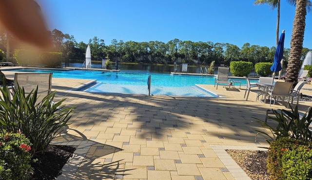Cozy 2-bedroom condo with AC in fabulous Naples