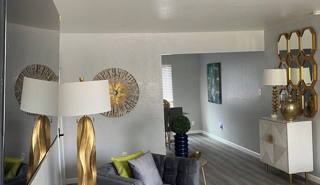 Cozy 2-bedroom corporate apartment in lovely Sacramento with AC, WiFi , 2