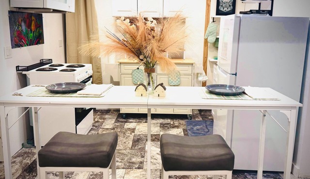 Cozy 2-bedroom cottage in a golf course Community on a Lake