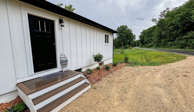 Cozy 2-bedroom cottage in charming Maiden Rock. Sleeps up to 8 guests.