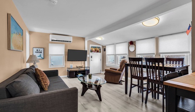 Cozy 2-bedroom cottage in gorgeous Seaside Park with AC