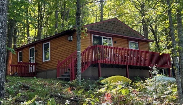 Cozy 2-bedroom cottage on Stanley Lake 2.5 miles from Ski Brule.