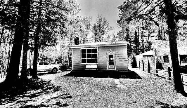 Cozy 2-Bedroom Cottage in Manistique near Indian Lake