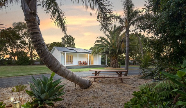 Cozy 2 Bedroom Cottage