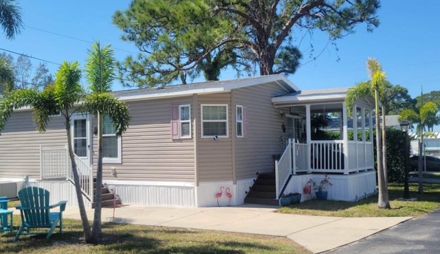 Cozy 2-bedroom cottage with AC in beautiful Bradenton
