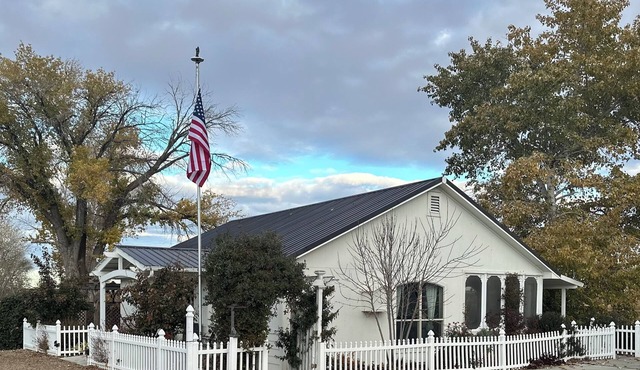 Cozy 2-bedroom cottage in charming Middleton with AC