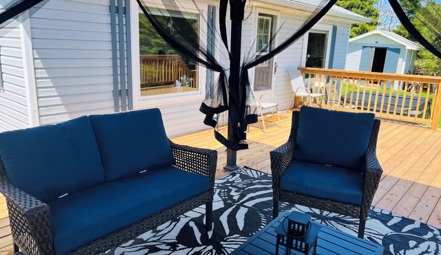 Cozy 2-bedroom cottage in lovely Mill River East with WiFi, AC