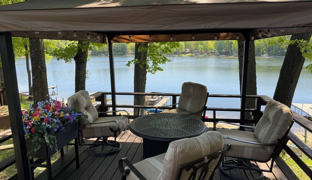 Cozy 2-bedroom cottage just 10 minutes from Huron-Manistee National Forest
