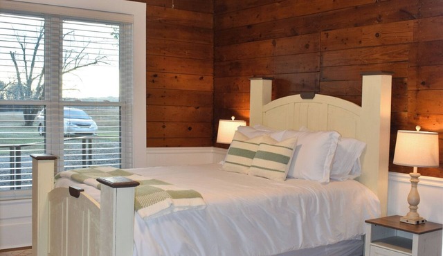 Cozy 2 Bedroom Cottage in serene Hosston