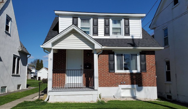 Cozy 2-Bedroom Downtown Boyertown Home