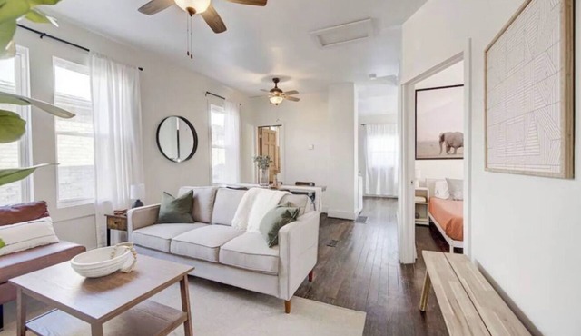 Cozy 2 Bedroom Downtown Milwaukee Apartment