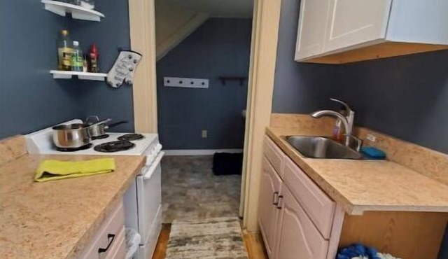 Cozy 2 bedroom, downtown, free parking, FIOS