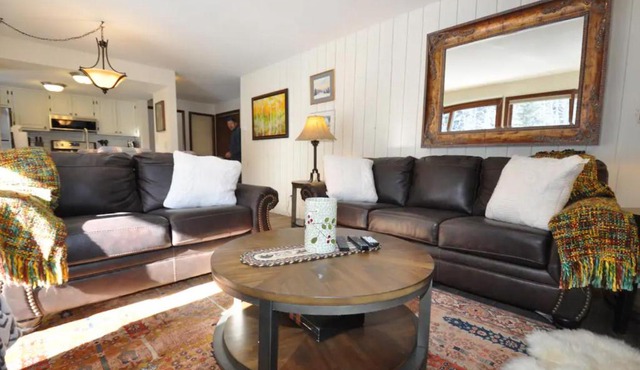 Cozy 2 Bedroom East Vail Condo #1404 w/ Fireplace.