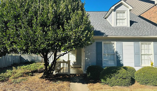 Cozy 2-bedroom END UNIT townhome in lovely Spartanburg