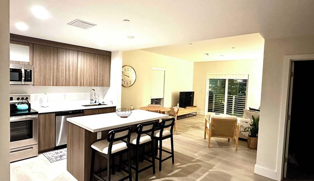 Cozy 2 bedroom, Free Parking and High Speed Wifi