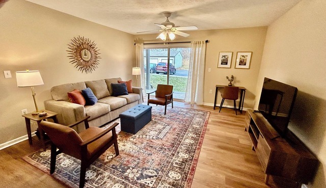 Cozy 2-bedroom furnished condo in East Louisville