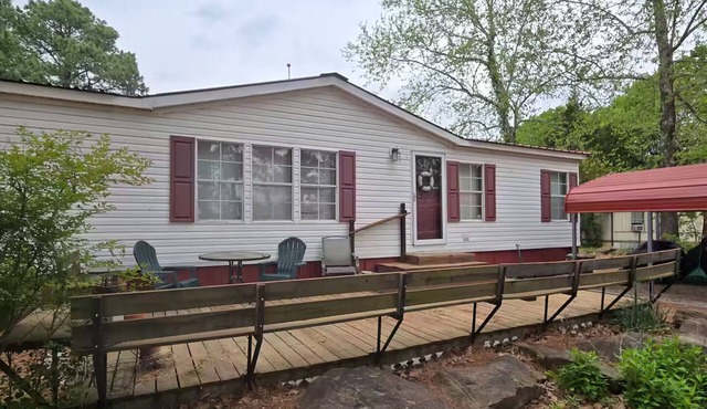 Cozy 2-bedroom furnished house in peaceful Eufaula, near boat ramps, fishing +