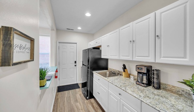 Cozy 2 Bedroom Getaway
