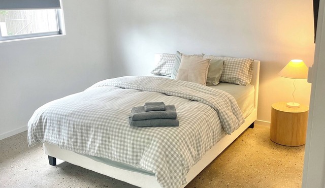 Cozy 2 bedroom guest house close too Australia zoo and Sunshine Coast hinterland