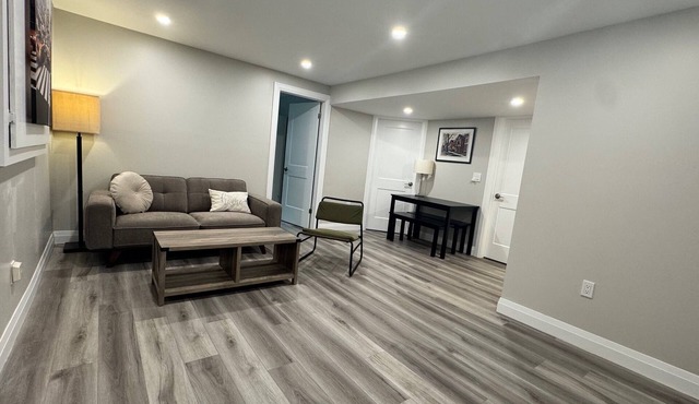 Cozy 2 bedroom guest suite in Lasalle