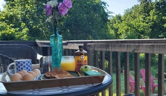 Cozy 2-bedroom Guesthome in marvelous Harrison with AC