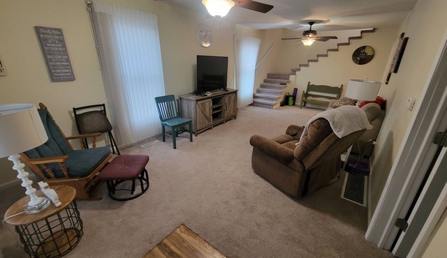 Cozy 2-bedroom house in Council Bluffs that is close to Downtown Omaha