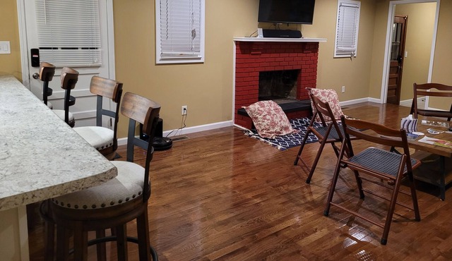 Cozy 2 bedroom home with free covered parking