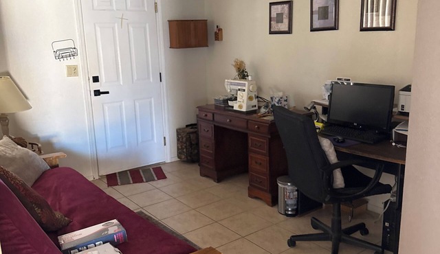 Cozy 2-bedroom house in superb Fort Mohave with central air/ceiling fans