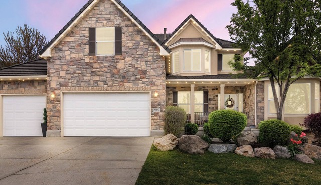 Cozy 2-bedroom house in enjoyable Fruit Heights with WiFi, AC