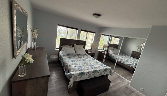 Cozy 2-bedroom house with free parking in National City