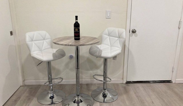 Cozy 2-bedroom house with WiFi and AC in Pleasant Hill