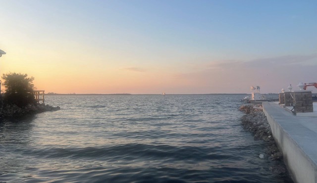 Cozy 2-bedroom home in beautiful Palmetto with spectacular waterfront views.