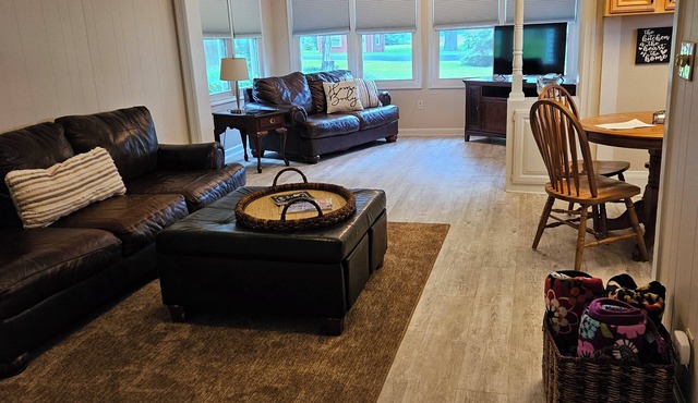 Cozy 2-bedroom home in welcoming Geneva with WiFi, AC