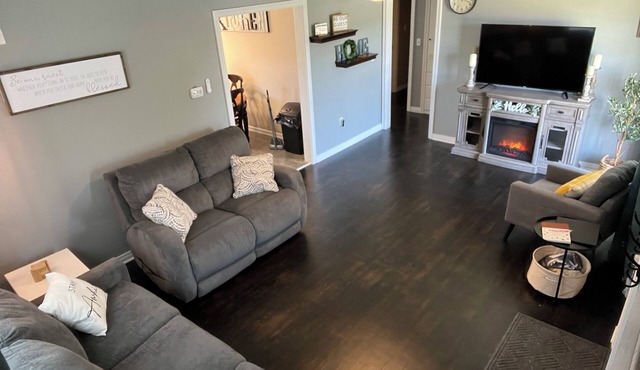 Cozy 2-bedroom home near McPherson College/park with HUGE yard- NO CLEANING FEES