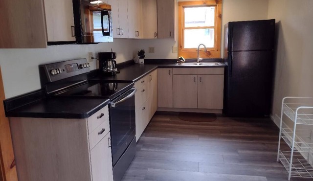 Cozy 2 Bedroom Home Pet Friendly Close to SNOW MOBILE TRAILS