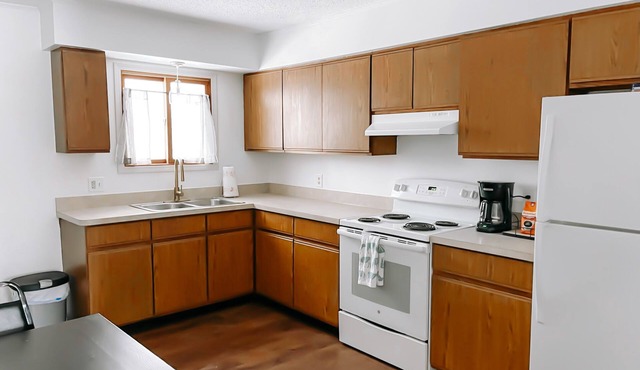 Cozy 2 Bedroom Home | Walking Distance to Downtown