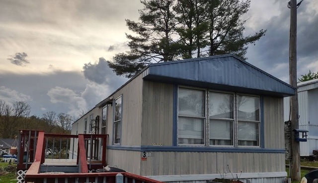 Cozy 2 Bedroom home. Great Morgantown location off I-68