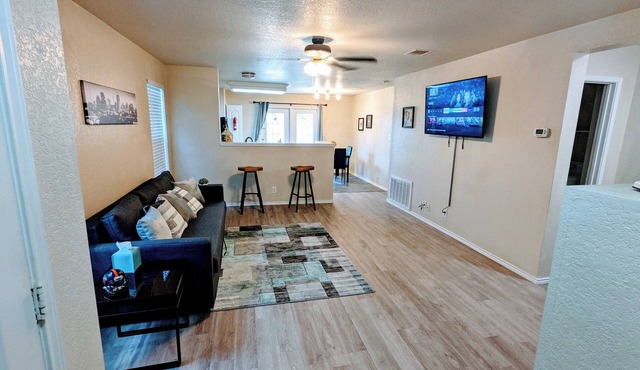 Cozy 2-bedroom home, North East San Antonio