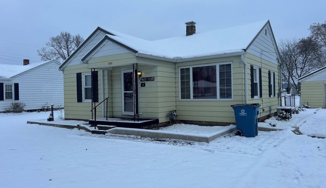 Cozy 2-bedroom home in a quiet neighborhood close to all the amenities