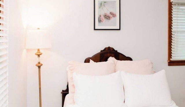 Cozy 2 Bedroom Home W/Hotub