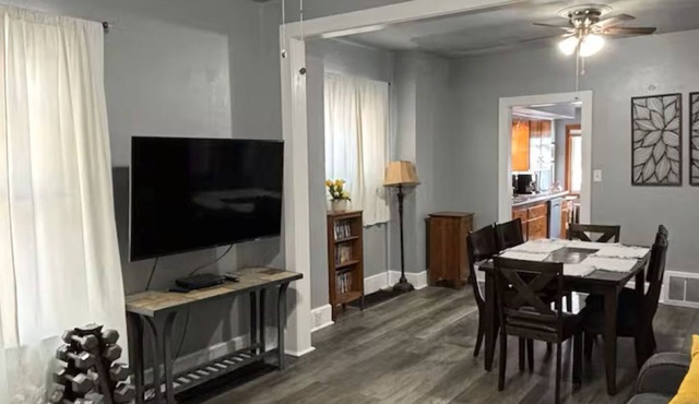 Cozy 2 Bedroom Home w/Large Yard and Deck