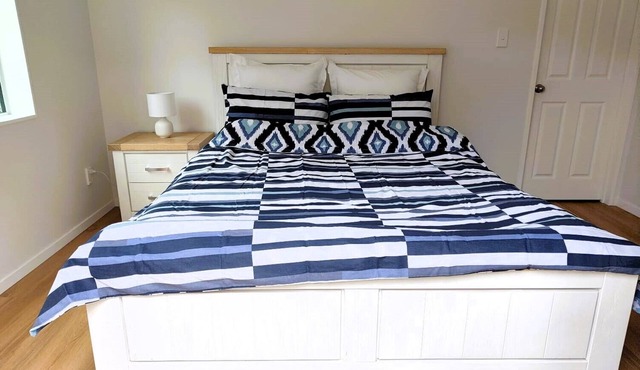 Cozy 2-Bedroom Homestay: Your Ideal Retreat for Comfort & Convenience