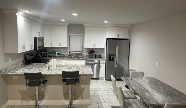 Cozy 2-bedroom house in serene Lehigh Acres Wifi Included.