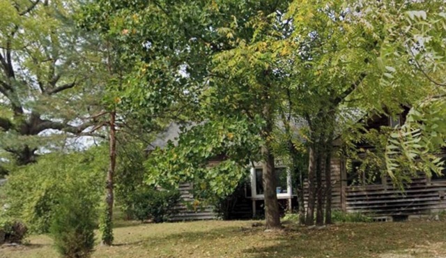 Cozy 2-bedroom house with great barn just outside Martinsville