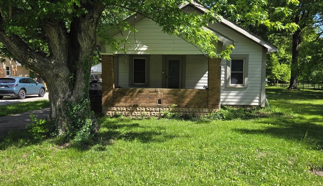 Cozy 2-bedroom house in charming Indianapolis with AC, Close to downtown,
