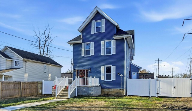Cozy 2-bedroom house in beautiful Sharon Hill with In-unit laundry