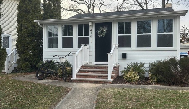 Cozy 2-bedroom house in charming Spring Lake fully renovated