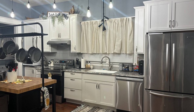 Cozy 2-bedroom house conveniently located to all Terre Haute has to offer.