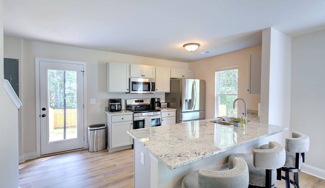 Cozy 2-bedroom house, 2.5 bathrooms in serene Taylors with WiFi, AC